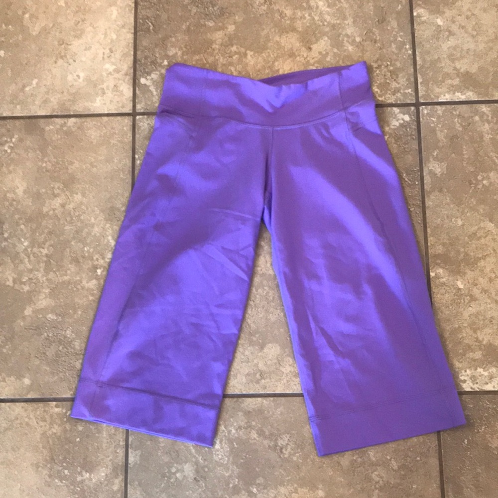 Lululemon size 4 purple capris